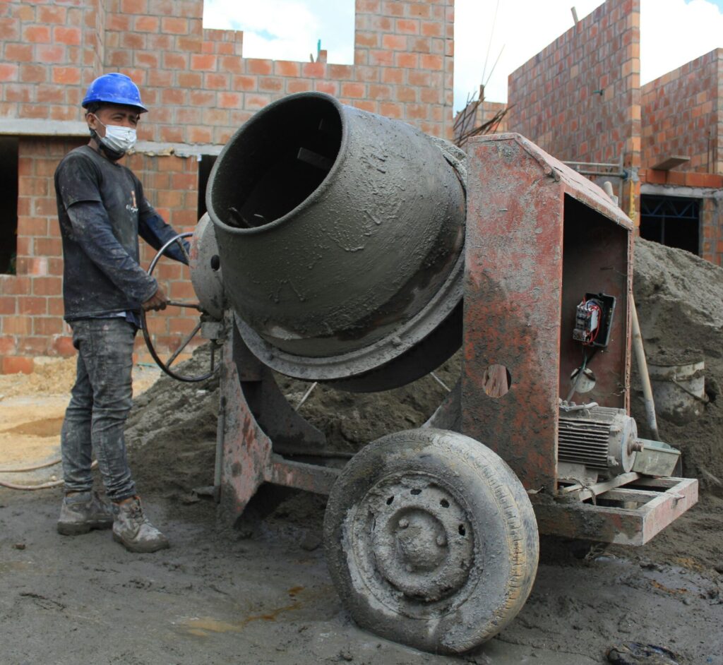 Construction aggregates used in concrete mixing